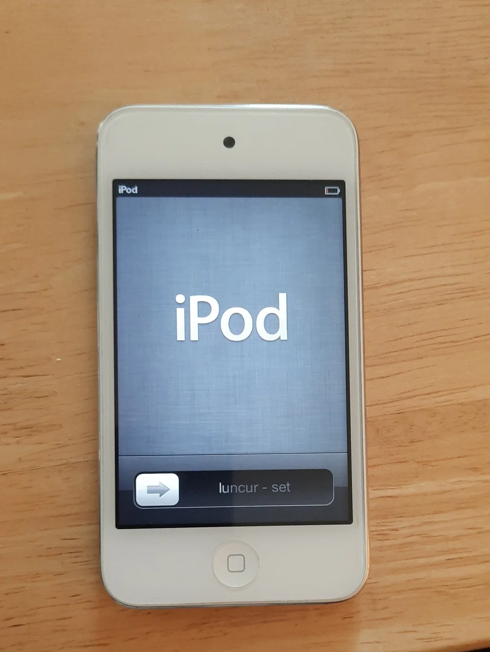 White Apple iPod Touch 4th Generation 8GB And Charging Chord